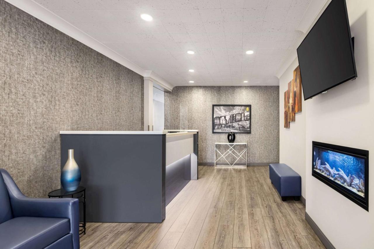 Hotel Super 8 By Wyndham Sarnia On Exterior foto