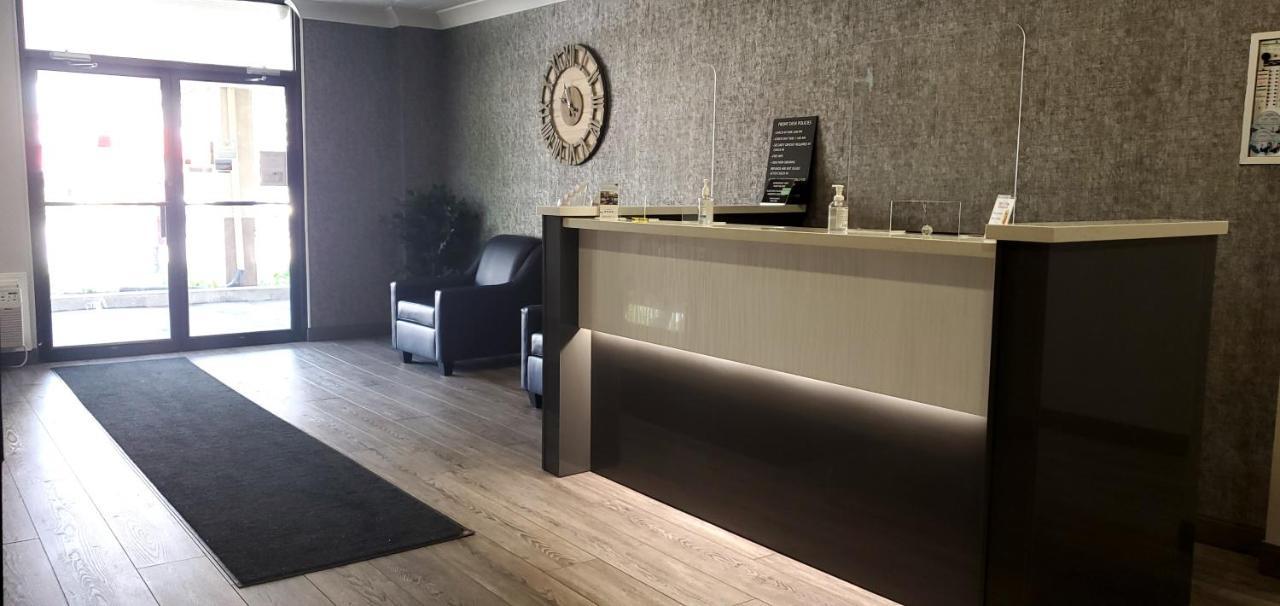 Hotel Super 8 By Wyndham Sarnia On Exterior foto